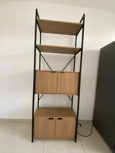 Estante Decorativa Industrial Premium com Nichos e Armários
