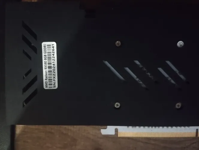 VENDO RX 580 8 GB AMD?