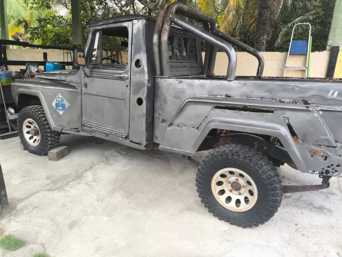 Ford F-75 4X4 2.3 1975