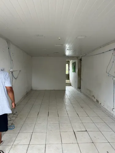 Alugo ponto comercial com casa, no centro de barreiros pé