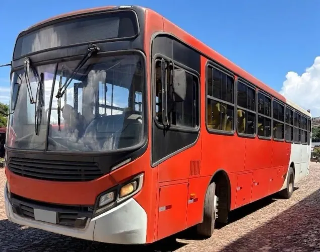 Ônibus urbano Mercedes motor dianteiro