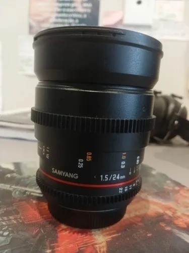 Lente Samyang/Robinson 24mm T1.5 Cine / E-mount / Full Frame