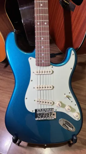 Guitarra Stratocaster SX SST62 SSS Lake Placid Blue