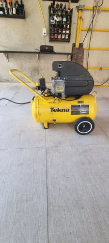 Vendo um compressor de ar 50 litros