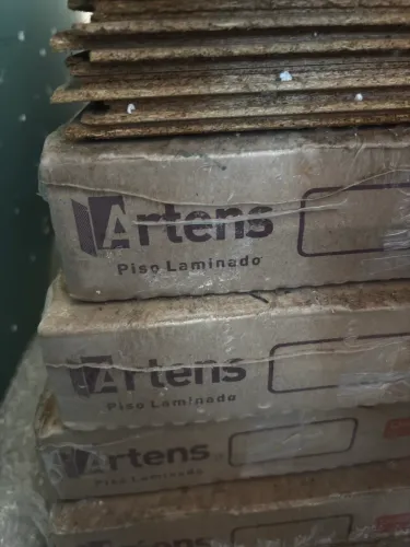 Piso laminado click Artens