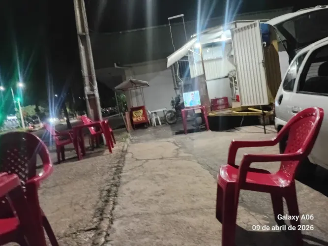 Vendo-se  treiller completo no ponto de trabalhar. 