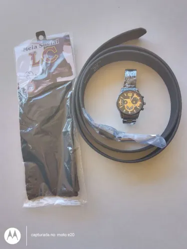 Kit Relógio Quartzo multifuncional a prova d'água Meia social Cinto preto com detalhes 