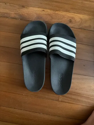 Chinelo Adidas tamanho 42