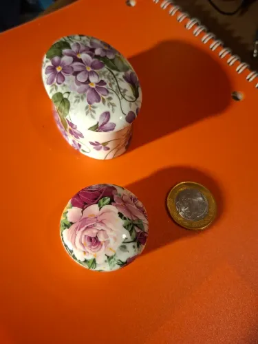 Kit com duas caixinhas em porcelana fina inglesa