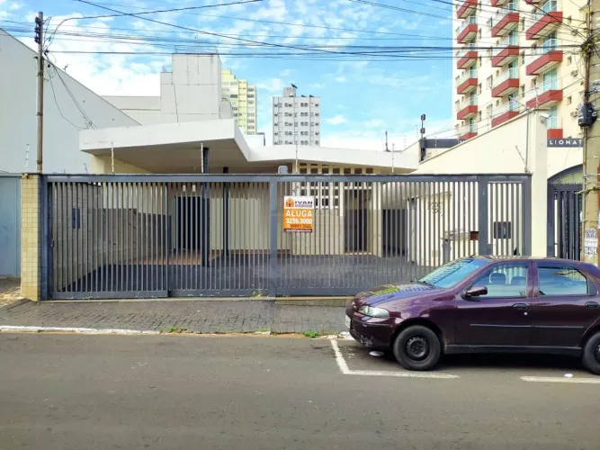 Casa comercial para locação no bairro Centro