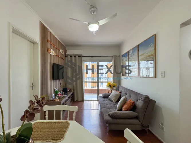 Apartamento com varanda e vista mar na Praia das Pitangueiras, Guaruja