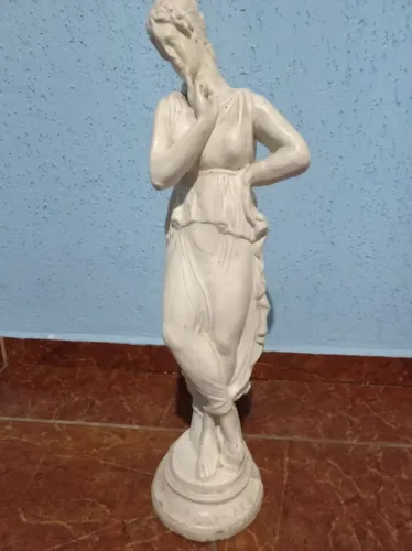 Estátua Grega Revestida de Patina