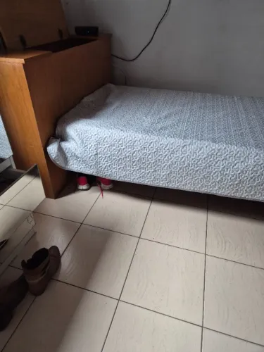 Cama de madeira solteiro