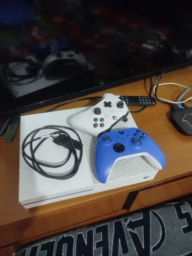 Vendo Xbox one s em excelente estado