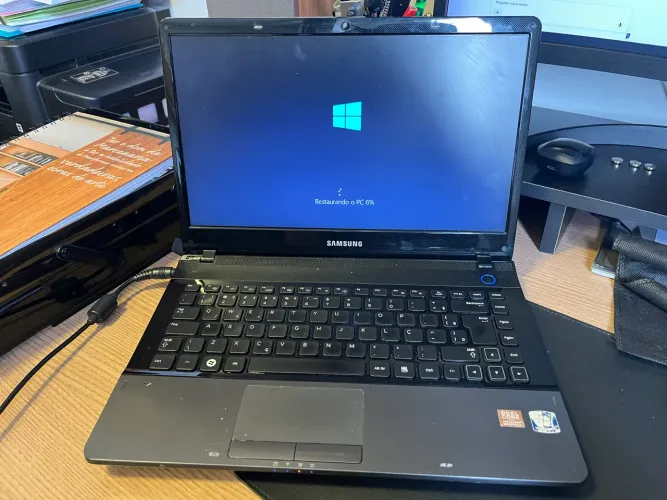 Notebook Samsung NP305E4A-AD2BR Dual Core 4GB Funcionando bem
