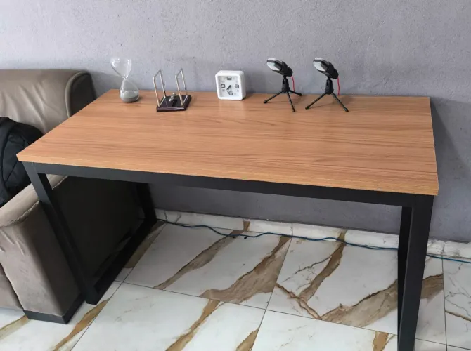 Mesa de MDF semi nova 2 meses de uso apenas!
