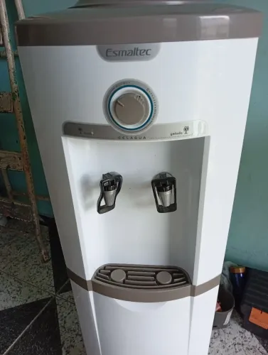 Barbada Bebedouro Esmaltec modelo gelágua só 450, 00reais