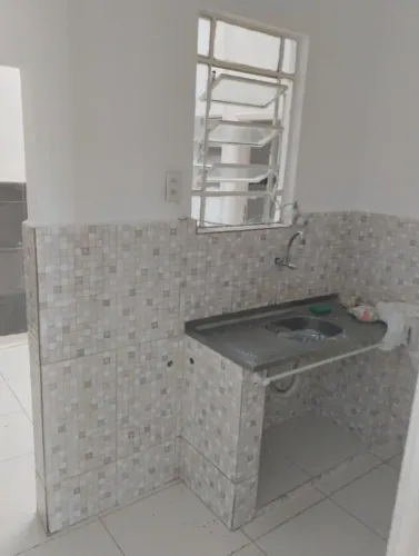 Casa um quarto , sala , cozinha , banheiro área de serviços e um quintal