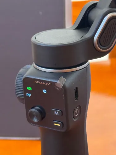 Estabilizador Gimbal AOCHUAN Smart V8 com Tela LCD e Rastreamento Facial