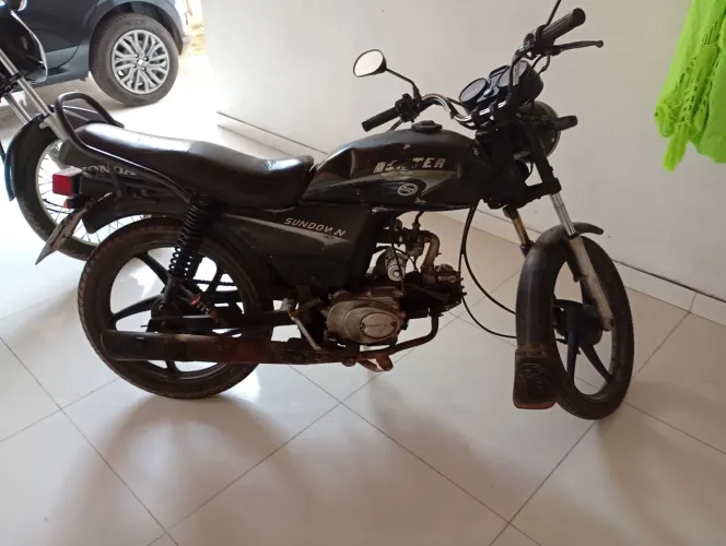 Moto em perfeito estado no valor de 3300