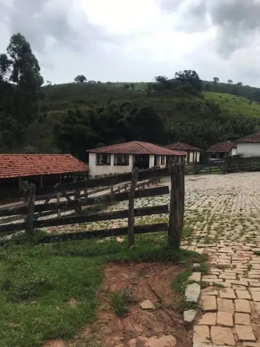 Fazenda de 605 hectares com dupla aptidão e linda cachoeira em Aiuruoca - MG.