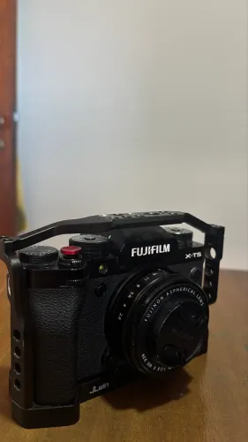 Fujifilm XT5 + 27mm Fuji 2.8