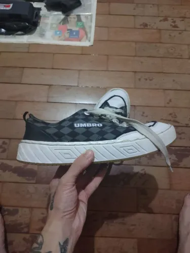 Tênis umbro