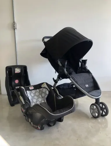 Carrinho de bebê + bebê conforto