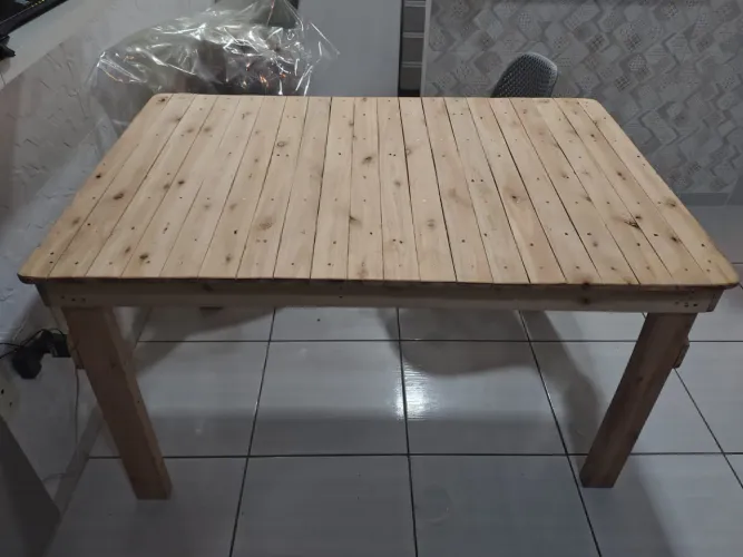 Mesa de madeira pinus