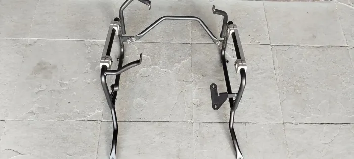 Suporte baú lateral Tiger800