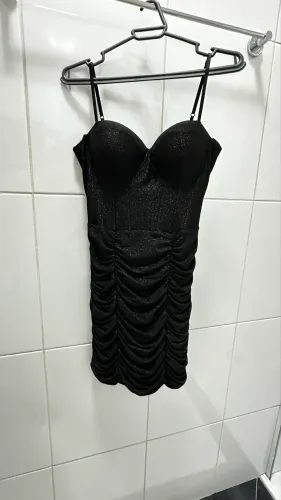 Vestido curto preto