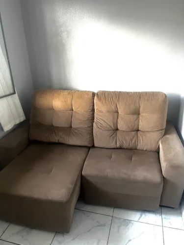 Sofá Retrátil cama marrom novíssimo  Dimensões: Altura: 103cm Largura: 190cm Profundidade: