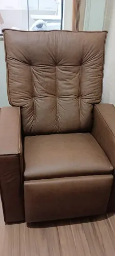 VENDE-SE POLTRONA RECLINÁVEL MARROM