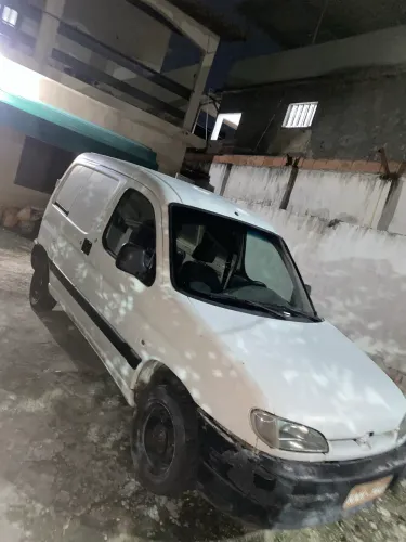 Peugeot Partner Furgão 1.8 3P 2000