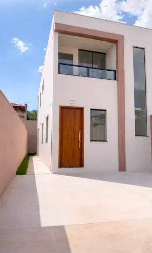 CASA LUXUOSA À VENDA NO BAIRRO CANAÃ