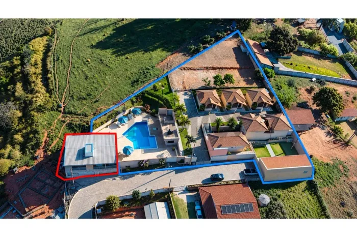 SOBRADO A VENDA EM MONTE SIÃO MG- ÁREA 230M2 , 3GARAGENS, 2 SUITES, COZINHA AMERICANA, LAV