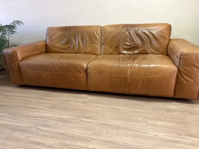 Sofá de couro legítimo