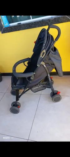 Carinho bebe semi novo.
