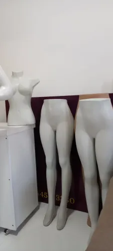 Maniquins semi novos