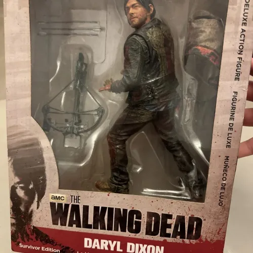 Action figure Daryl Dixon, edição sobrevivente, da série The Walking Dead, da McFarlane.