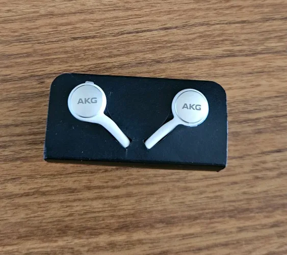 Fone com fio AKG P2
