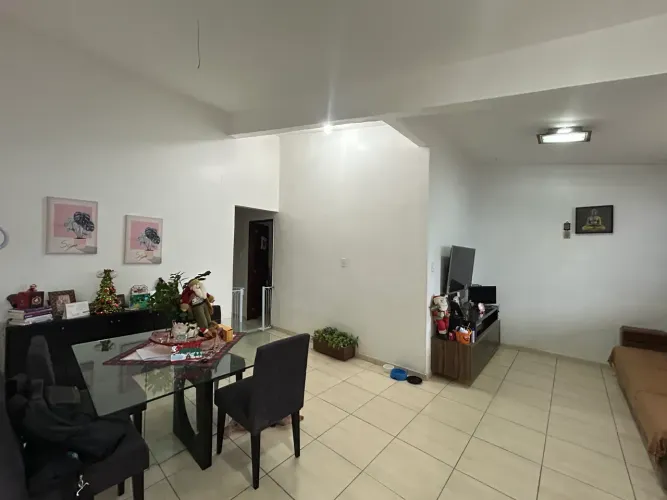 Casa Ampla com 3 Quartos (2 Suítes) | Feitosa