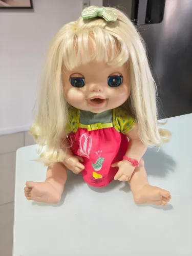Boneca Baby Alive meu lindo bebê loira (lançada em 2010 pela Hasbro)