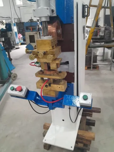 Maquina De Solda Ponto e Projeção  75 KVA