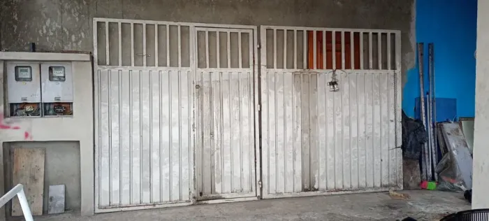 Portão de Garagem 2 Folhas (com Portão Social Integrado e Chaves)