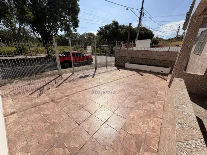 Casa térrea com 3 dormitórios e 4 garagens para locação no Parque Novo Horizonte na zona l