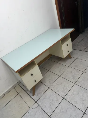 Vendo uma escrivaninha