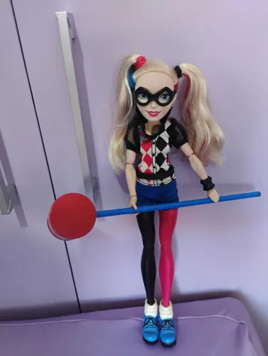 Boneca Articulada Arlequina DC Super Herp Girls Wave1