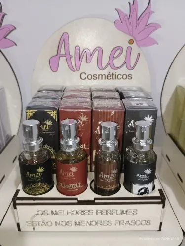 16 Perfumes Masculinos Amei Cosméticos 17ml + Display MDF