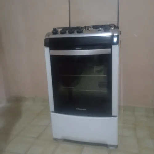 Vendo um fogão da marca Electrolux